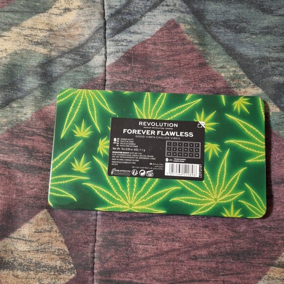 Makeup Revolution Forever Flawless “Good Vibes Chilled” Palette 🍃✨ - Picture 2 of 3